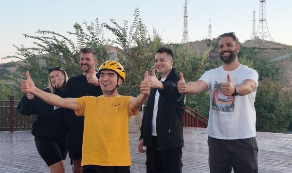 股票配资的公司行业门户 中外网络博主打卡丝路名城乌鲁木齐