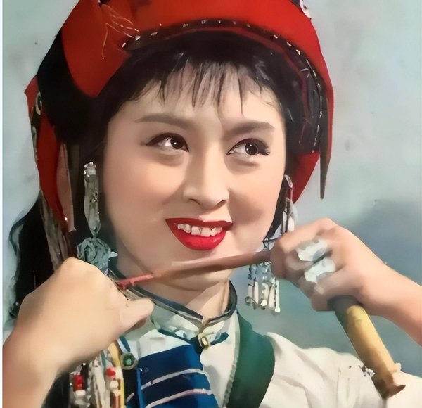 股票怎么加杠杆买入 15张罕见老照片曝光！《五朵金花》女神杨丽坤的彝族童年太戳心